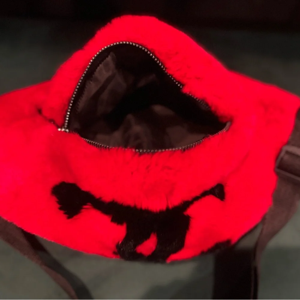 Chic Red Fur Waist Bag - Picture 5 of 5
